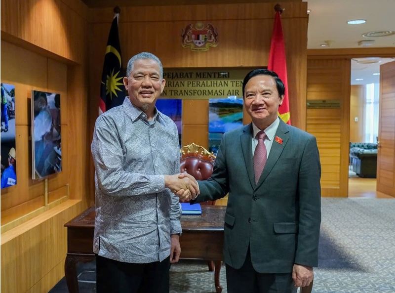 Vicepresidente parlamentario vietnamita se reúne con viceprimer ministro de Malasia