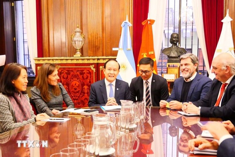 Hanói impulsa la cooperación multisectorial con Argentina