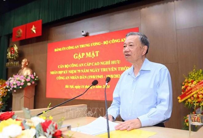 Líder del Partido y del Estado se reúne con funcionarios de seguridad pública retirados