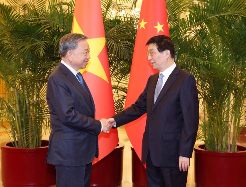 Vietnam concede importancia al fortalecimiento de sus relaciones con China
