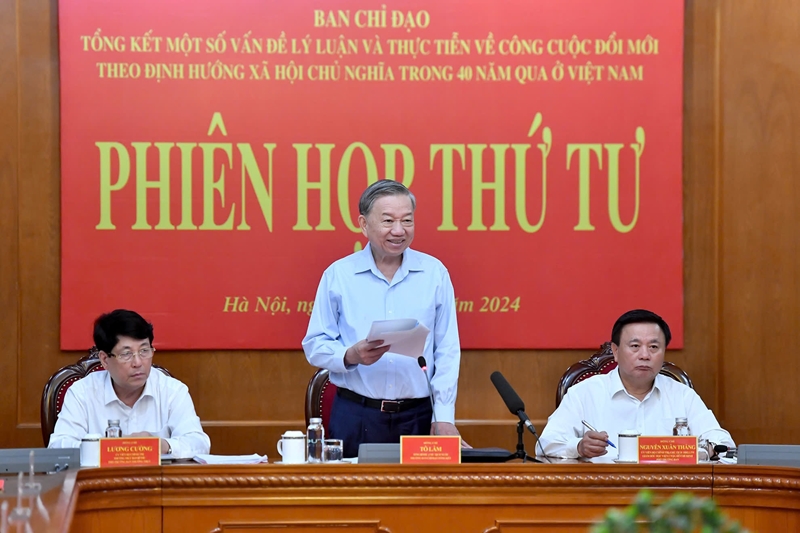 El máximo líder de Vietnam conduce reunión para evaluar 40 años de renovación