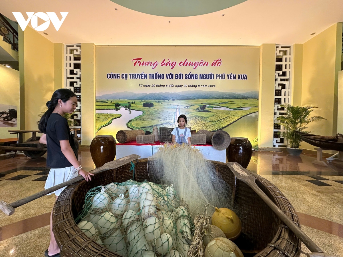 Phu Yen inaugura una exposición sobre herramientas tradicionales y vida cotidiana de sus antiguos habitantes