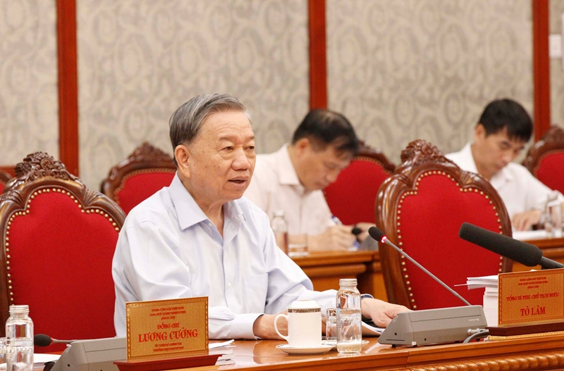 Altos dirigentes abordan medidas para el desarrollo de Ciudad Ho Chi Minh