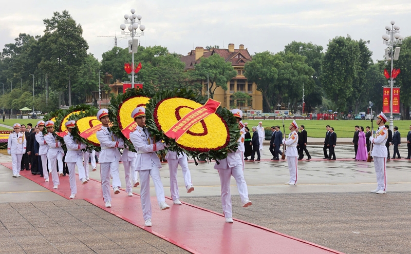 Homenaje póstumo al presidente Ho Chi Minh y a los mártires con motivo del Día Nacional