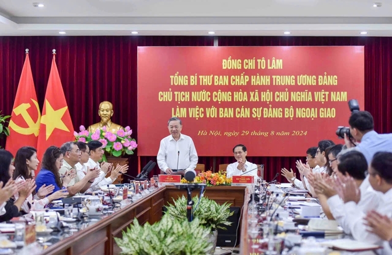 Construir una diplomacia moderna para garantizar los intereses nacionales y servir al pueblo