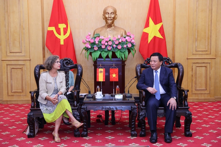 Vietnam y España buscan mejorar cooperación en formación de cuadros