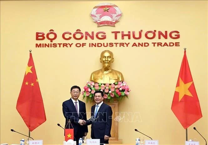 Vietnam y China fortalecen relaciones económicas y comerciales