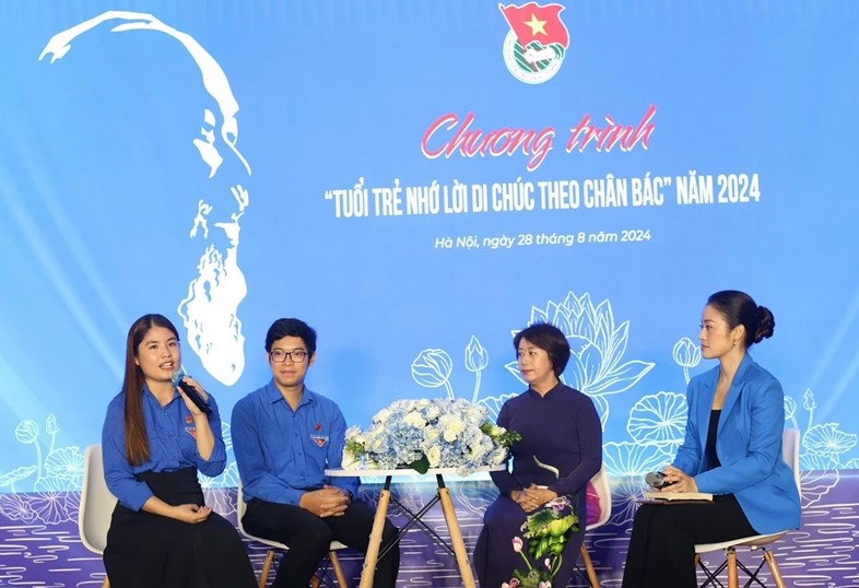 La juventud recuerda el testamento del Tío Ho y sigue sus pasos