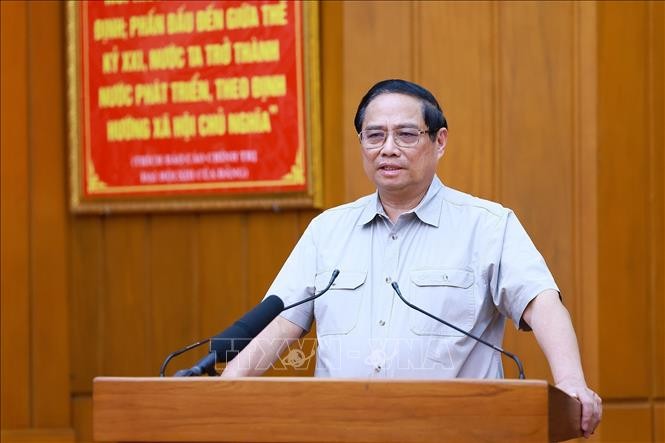 El Primer Ministro trabaja con altos dirigentes de Da Nang