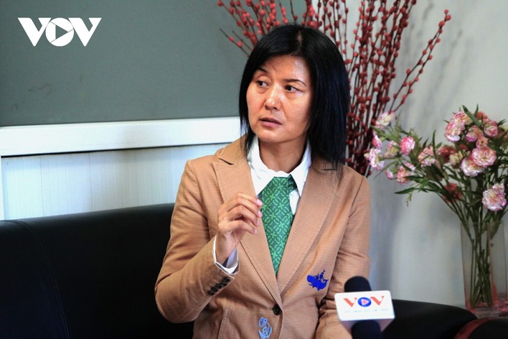 Escritora china recrea “Diario en prisión” con pinturas