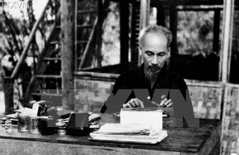 Espíritu de dedicación al país del Presidente Ho Chi Minh sirve como ejemplar para vietnamitas, según profesor chino