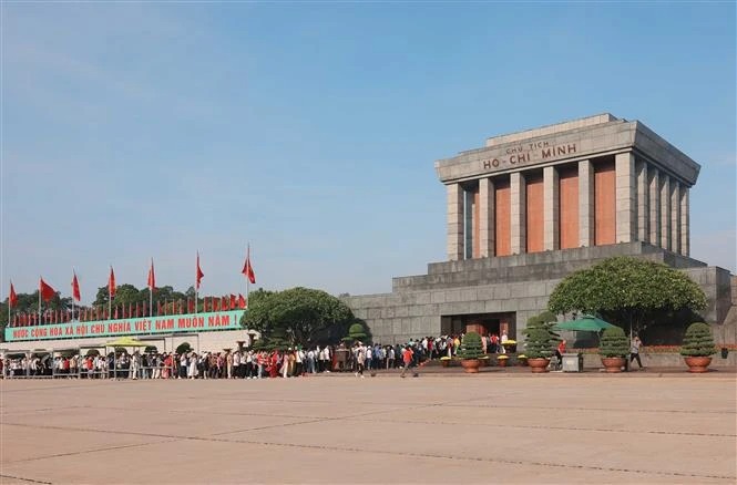 Más de 30 000 visitantes al Mausoleo de Ho Chi Minh en el Día Nacional