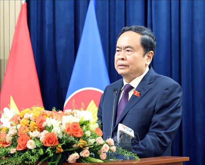 El presidente de la Asamblea Nacional visita la comunidad vietnamita en Rusia