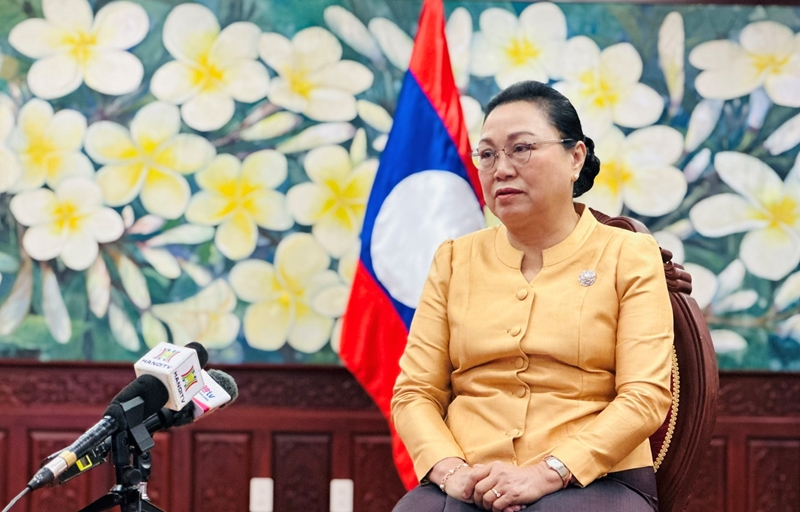 Laos y Vietnam continúan fortaleciendo relaciones especiales de amistad y solidaridad