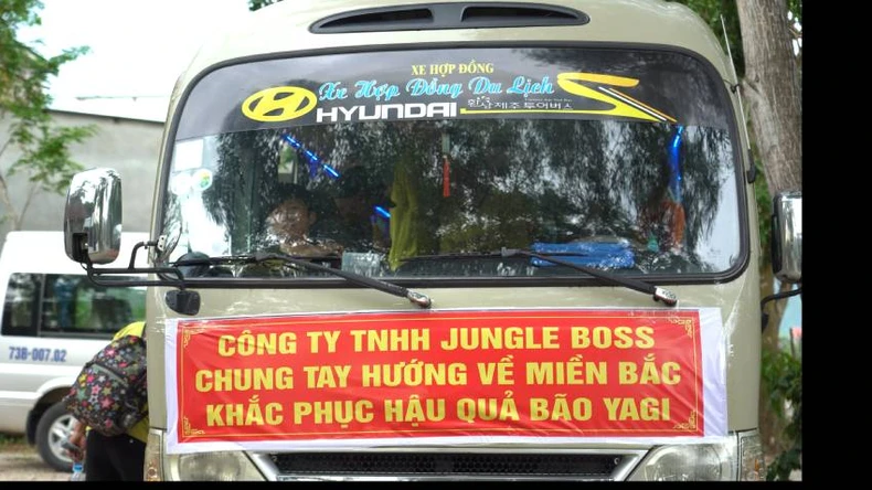 Decenas de voluntarios de Quang Binh se desplazan a Hai Phong para colaborar en la recuperación tras el paso del tifón Yagi