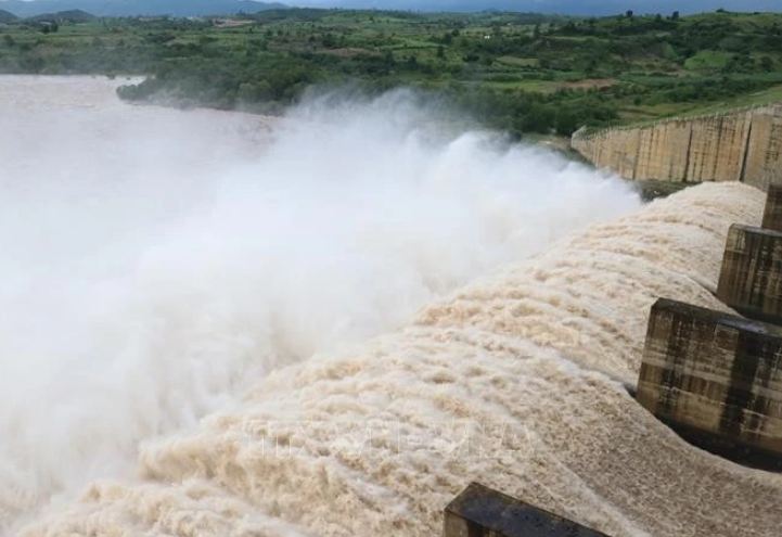 El Ministro de Industria y Comercio exhorta a reforzar la respuesta contra las lluvias y a garantizar la seguridad de las personas