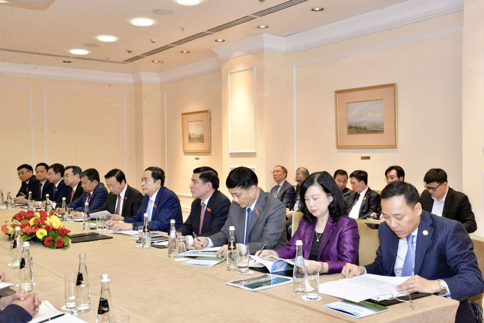 El presidente de la Asamblea Nacional se reúne con la Asociación Empresarial de Vietnam en Rusia