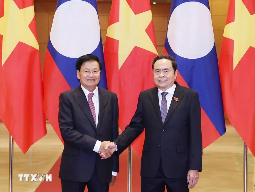 El presidente de la Asamblea Nacional se reúne con el secretario general y presidente de Laos