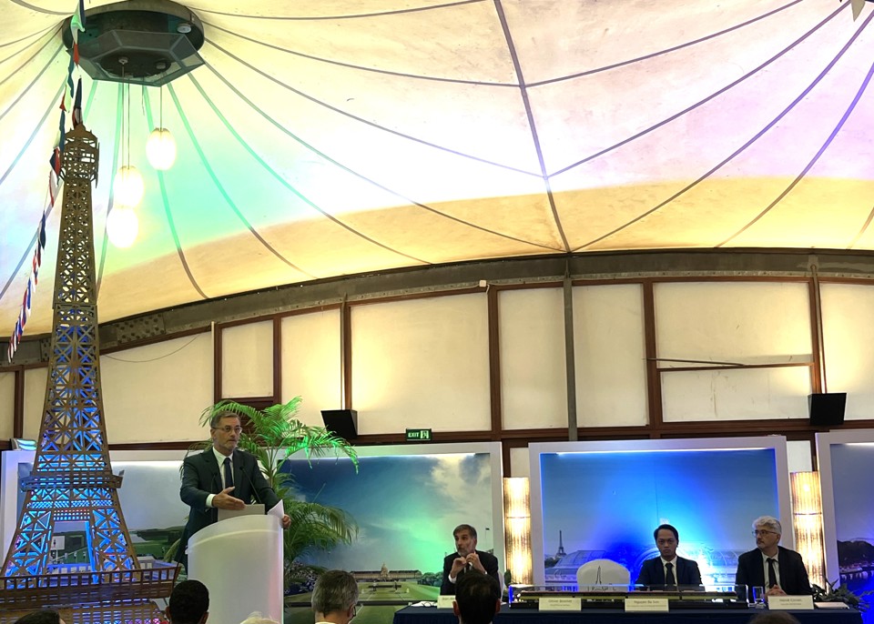 Francia dispuesta a ayudar a Vietnam en proyectos ferroviarios