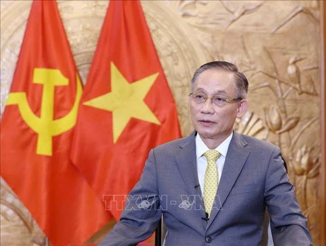 Vietnam destaca la visita al país del máximo líder de Laos, Thongloun Sisoulith