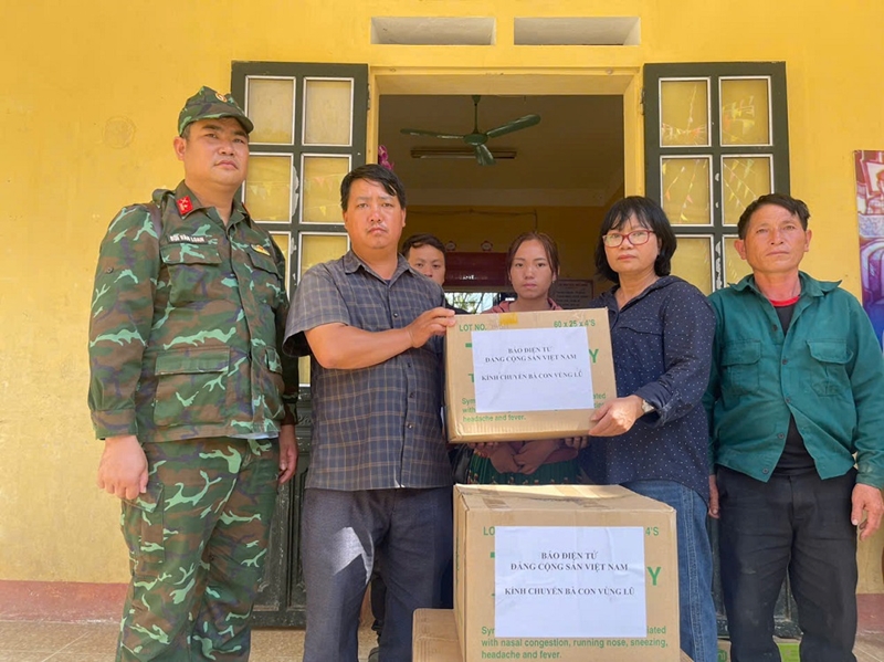 Los primeros envíos de ayuda humanitaria llegan a A Lu, localidad gravemente afectada por el tifón Yagi