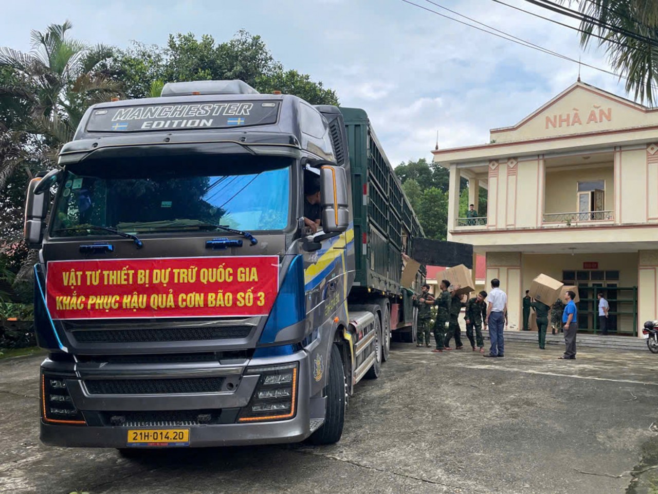 Las provincias de Hung Yen, Cao Bang, Phu Tho y Bac Kan reciben más de 182 toneladas de alimentos y equipos