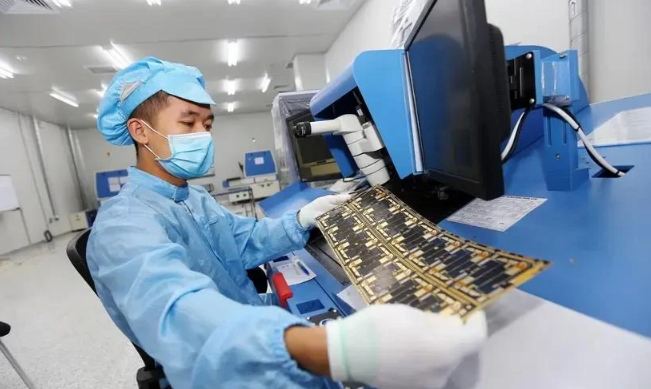 Región del Sudeste de Vietnam se centra en desarrollo de industrias de apoyo