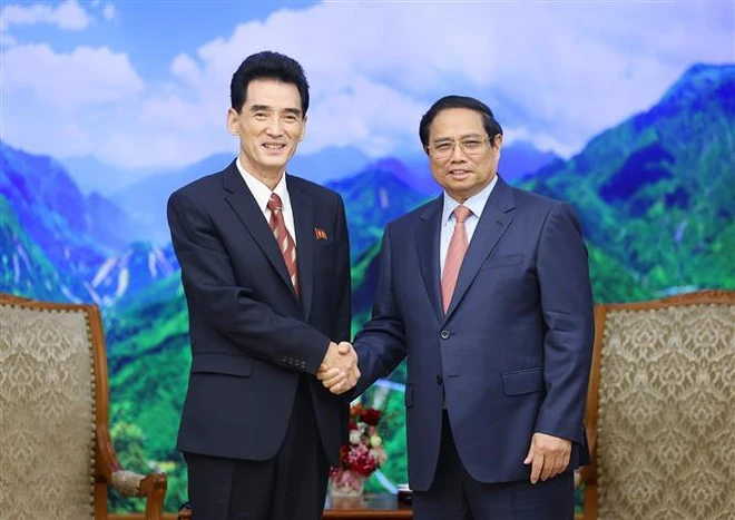 Premier de Vietnam recibe a nuevo embajador de Corea del Norte