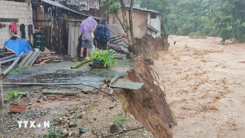 Thanh Hoa Deslizamientos de tierra afectan a un internado evacuándose de emergencia a 214 estudiantes
