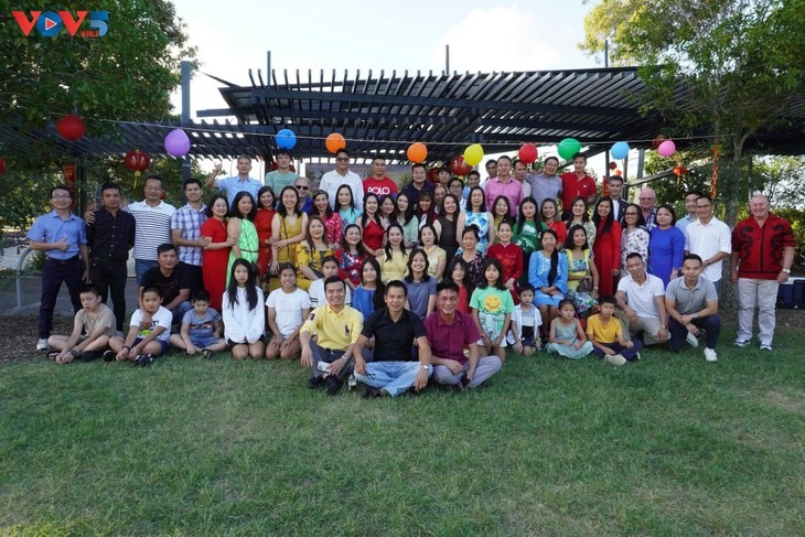 Compatriotas en Australia comparte solidaridad con personas afectadas por el tifón Yagi en Vietnam