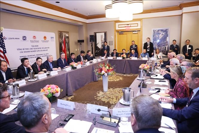 Máximo dirigente de Vietnam dialoga con empresas estadounidenses