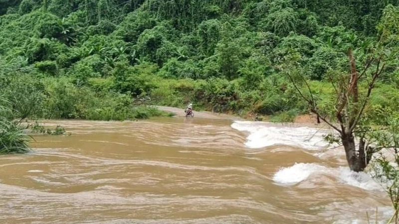 El nivel del agua en Thanh Hoa y Nghe An disminuye gradualmente, pero persiste el riesgo de deslizamientos de tierra
