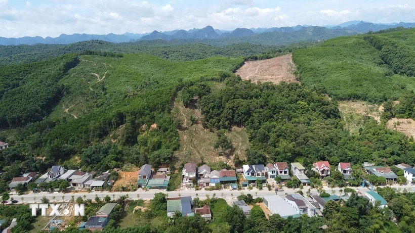 Quang Binh declara el estado de emergencia por deslizamientos de tierra en la colina Cay Suong