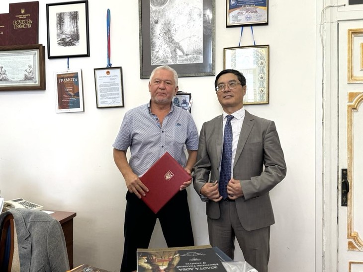 Un cuadro de un artista vietnamita en el Museo de Odessa