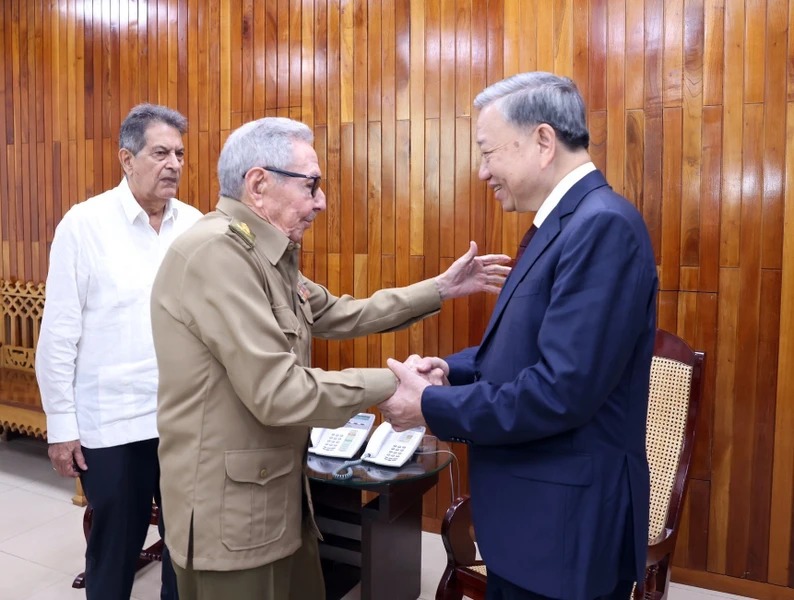 El máximo dirigente de Vietnam, To Lam, se reúne con el líder de la Revolución Cubana, General Raúl Castro Ruz