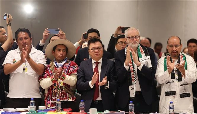 Delegación del PCV participa en conferencia “Partidos políticos y una nueva sociedad” en México