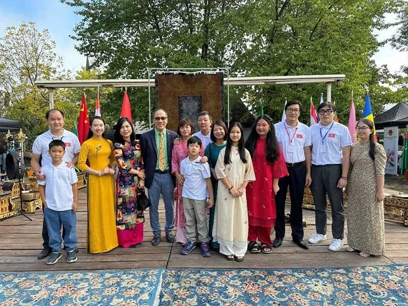 La Embajada de Vietnam participa en el Festival Cultural Asiático de Bucarest