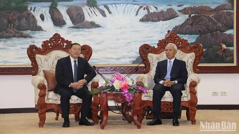 Vietnam y Laos refuerzan la cooperación entre sus organismos de propaganda