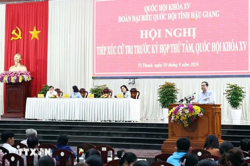 El Titular del Parlamento se reúne con votantes de Hau Giang