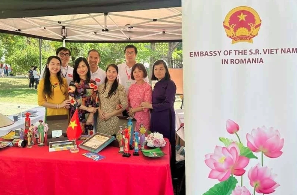 Vietnam participa en festival cultural asiático en Rumania
