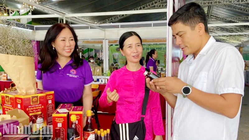 Inaugurado el Foro de Conexión de Productos OCOP en el Delta del Mekong 2024