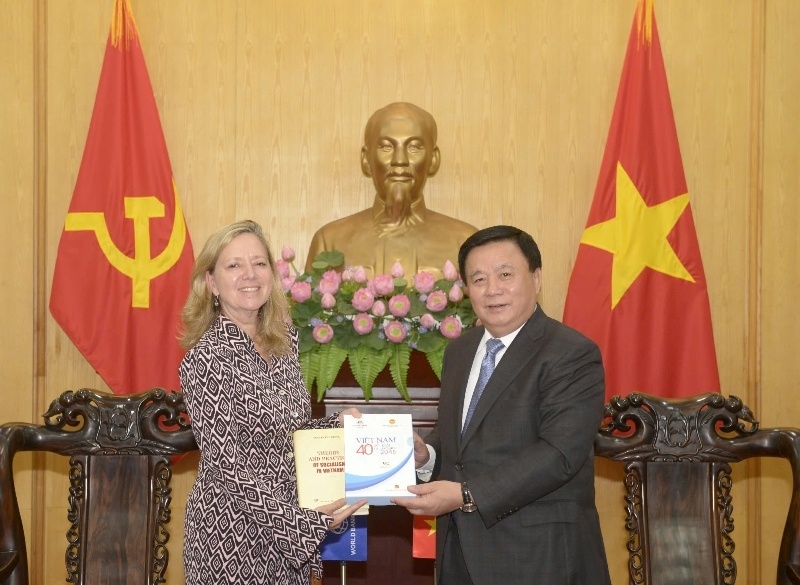 Impulso a la cooperación entre la Academia Nacional de Política Ho Chi Minh y el Banco Mundial