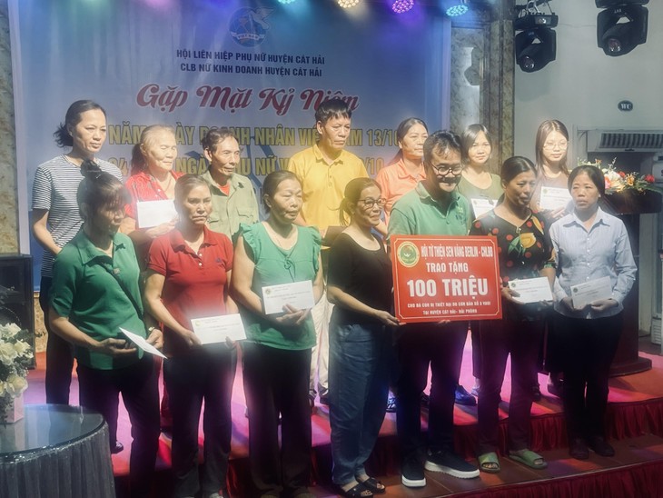 La asociación benéfica Sen Vang Berlin apoya a los habitantes de Cat Hai para superar las dificultades tras el tifón Yagi