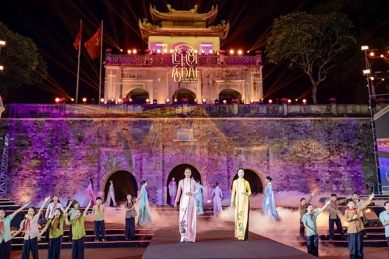Una diseñadora de la etnia Tay recrea la gloriosa historia nacional con la colección de ao dai Thuy vu nghenh hy