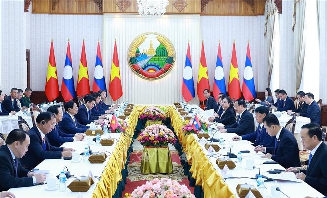 Primer Ministro de Vietnam se reúne con su homólogo laosiano