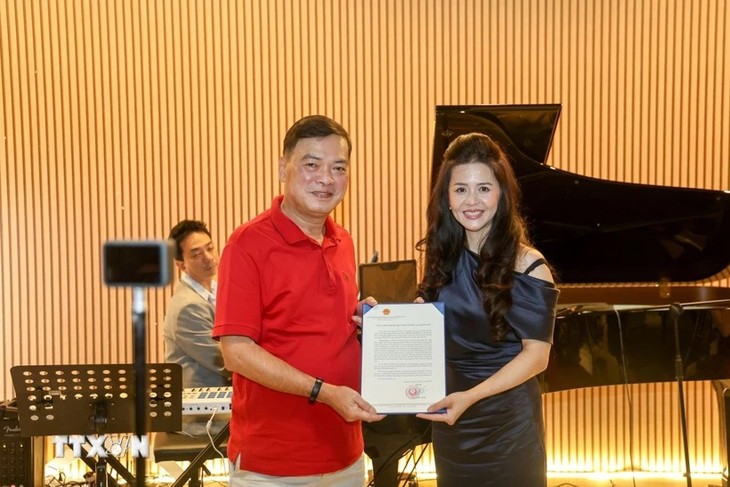 La comunidad vietnamita en Singapur recauda cerca de 13 000 dólares para apoyar a los compatriotas afectados por el tifón Yagi