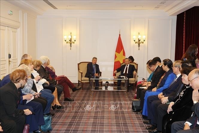 Promover la amistad, la solidaridad y la cooperación entre Vietnam y Francia