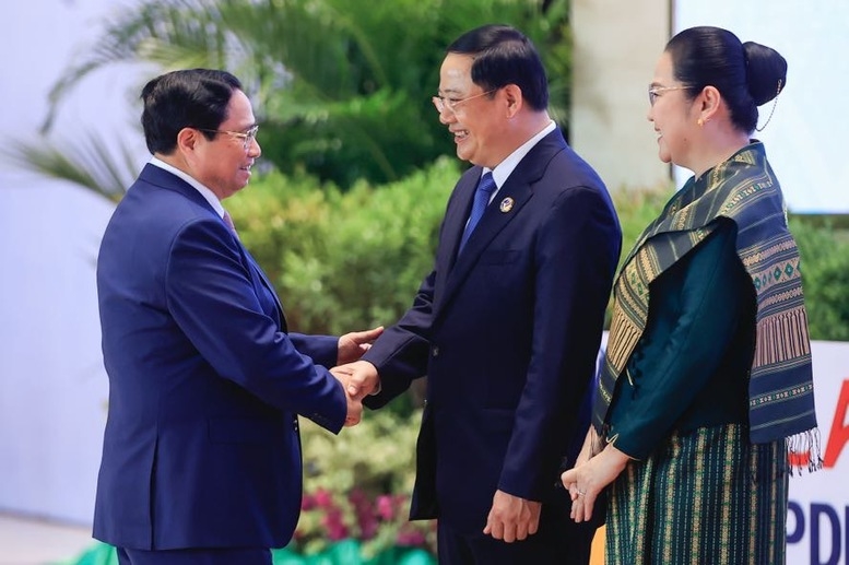 Premier de Vietnam asiste al acto inaugural de la 44 Cumbre de Asean