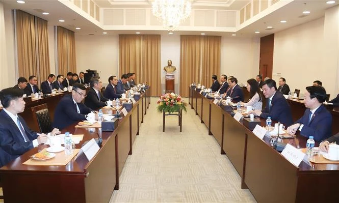 Premier de Vietnam sostiene encuentro con dirigentes de Laos