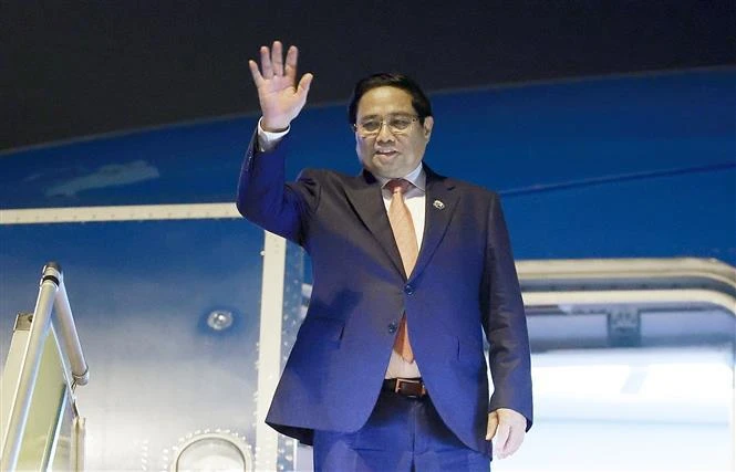 Primer ministro de Vietnam finaliza su viaje de trabajo en Laos para las cumbres de la ASEAN